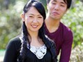 僕が童貞と知ったお母さん達が筆おろしをしようと誘惑してきた！　サンプル画像01